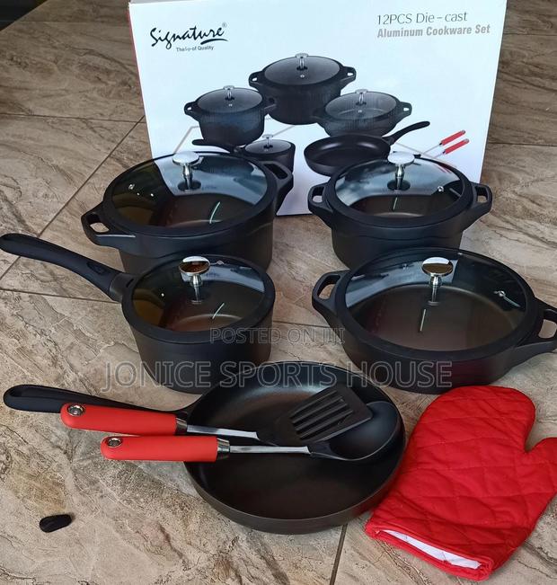 12 Die-Cast Cookware - main view