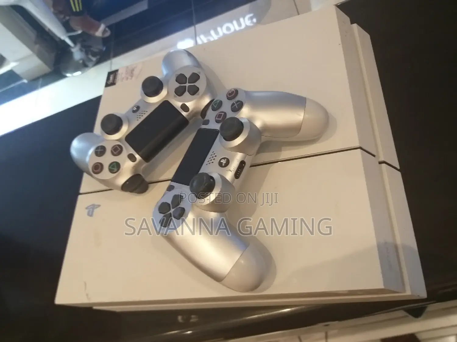 Chippable Ps4 With 2pads