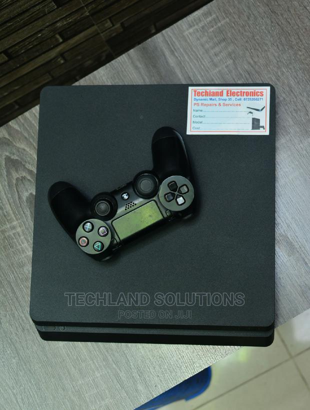 Black SONY Playstation 4 - main view