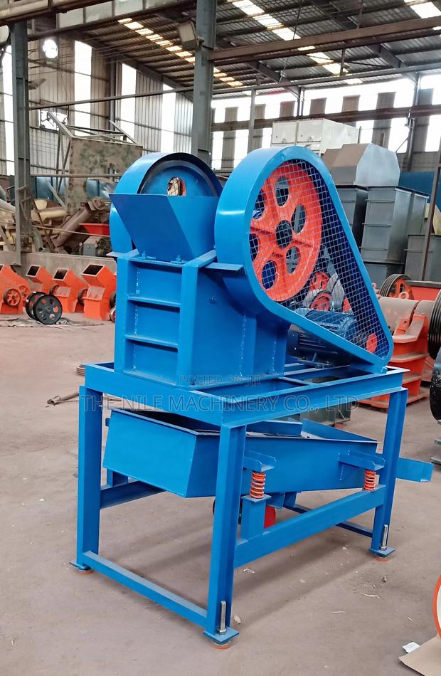 Small Electric Motor Jaw Crusher With Vibrating Screen - thumbnail 3