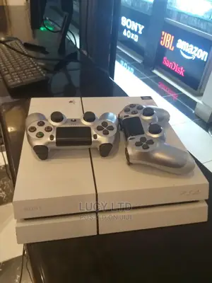 Pre-Owned Chippable Ps4 With Two Controller
