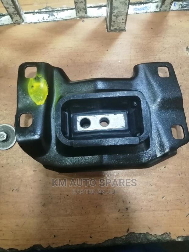 Mazda Premacy Gearbox Mount. - thumbnail 2