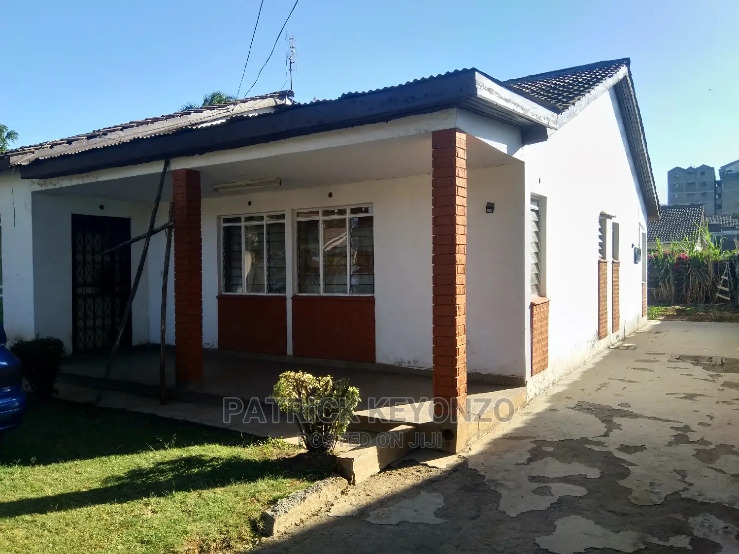Spacious 4bedroomed Bunglow With Dsq for Sale