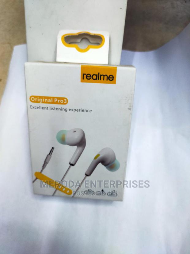 Realme Earphones - main view