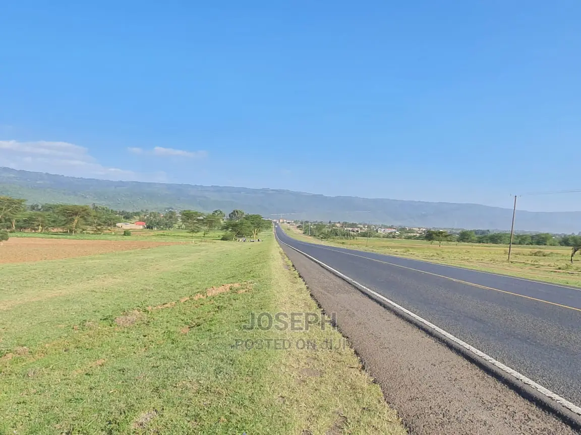 Mai Mahiu- Naivasha Highway 5 Acres Touching Tarmac