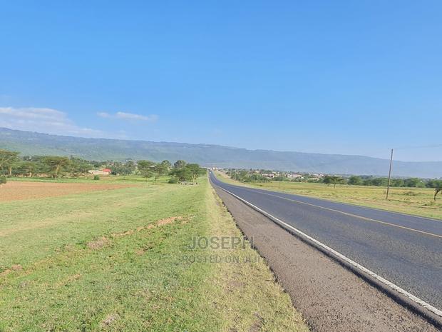 Mai Mahiu- Naivasha Highway 5 Acres Touching Tarmac - thumbnail 2