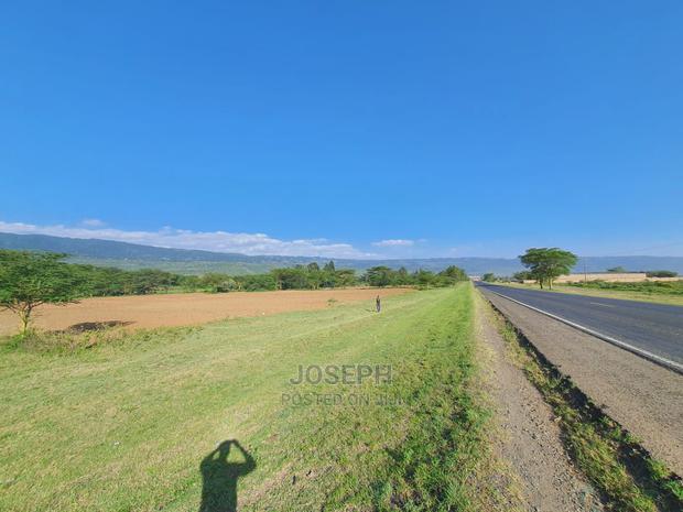 Mai Mahiu- Naivasha Highway 5 Acres Touching Tarmac - thumbnail 4