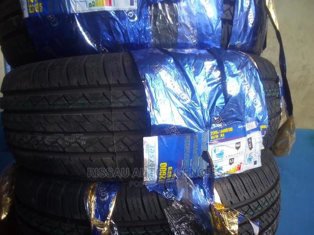 235/60 R 18 Comforser Tyres - main view