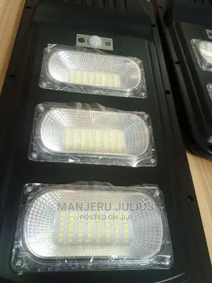 90 Watts Solar Streetlight