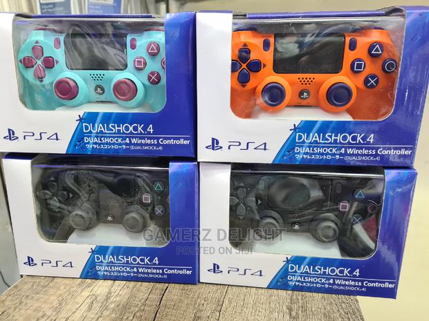 Original Ps4 Controllers - main view
