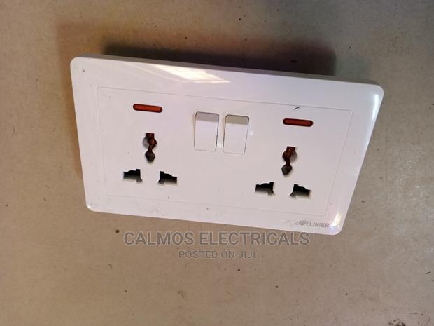 Universal Twin Sockets