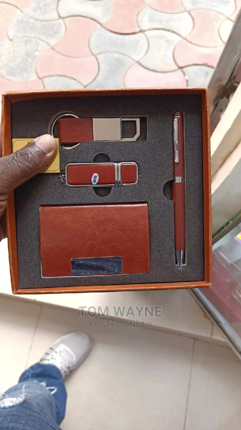 A Gift Pack of a Pen, Keyholder, Business Card Holder USB