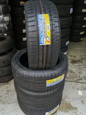 255/40 R19 Accelera Tyre Made in Indonesia