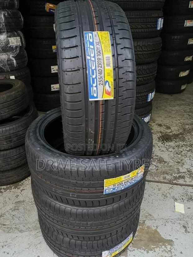 255/40 R19 Accelera Tyre Made in Indonesia