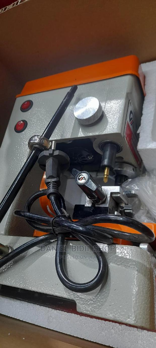 Key Cutting/Making Machine - main view