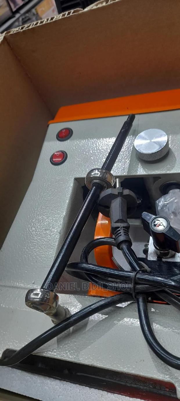 Key Cutting/Making Machine - thumbnail 2