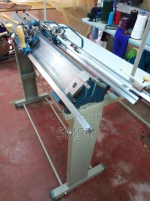 Hand Flat Knitting Machine. - thumbnail 2