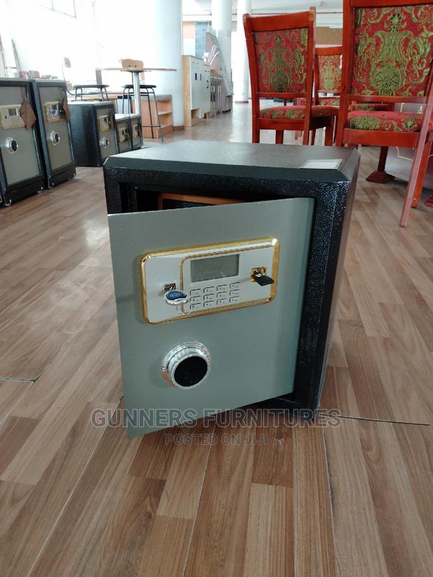 Fire Proof Safe Box. - thumbnail 3
