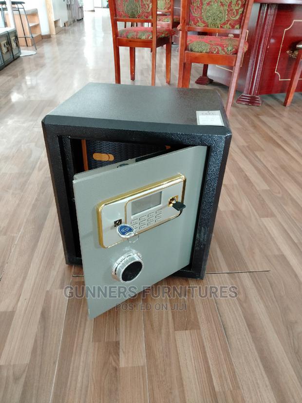 Fire Proof Safe Box. - thumbnail 4