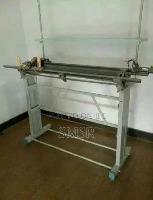Hand Flat Knitting Machine. - thumbnail 4