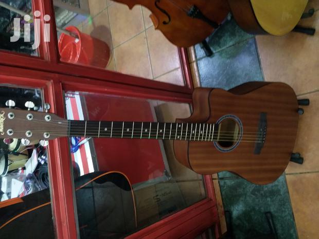 Big Box Guitar - main view