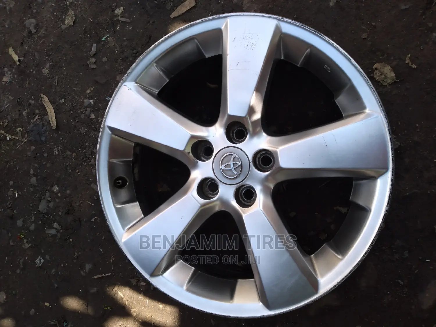 Original Rims Size 18 Inch Set for Toyota Harrier.