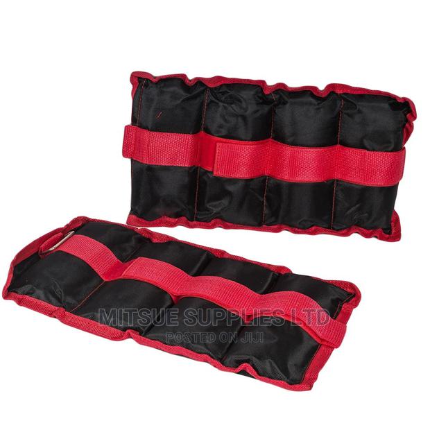 A Pair of Adjustable Ankle/Wrist Weights 1kg (2X0.5KG)