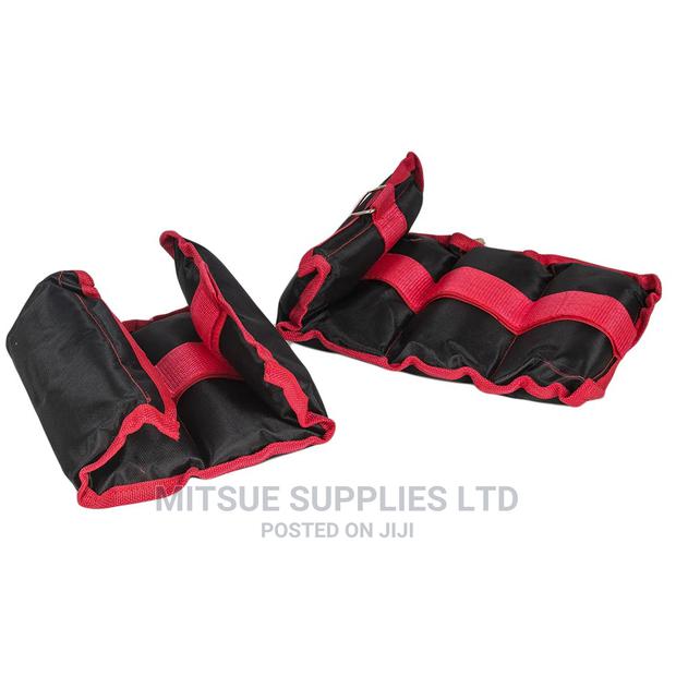 A Pair of Adjustable Ankle/Wrist Weights 5kg (2X2.5KG)