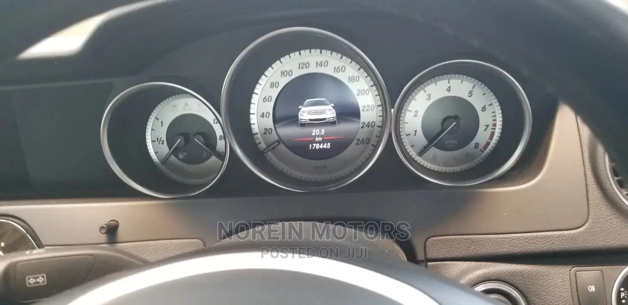 Mercedes-Benz C180 2014 Silver