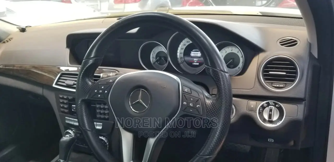 Mercedes-Benz C180 2014 Silver