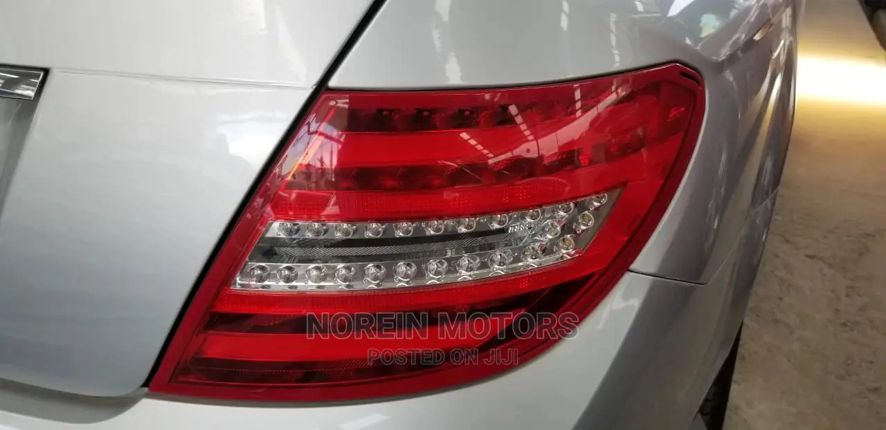 Mercedes-Benz C180 2014 Silver