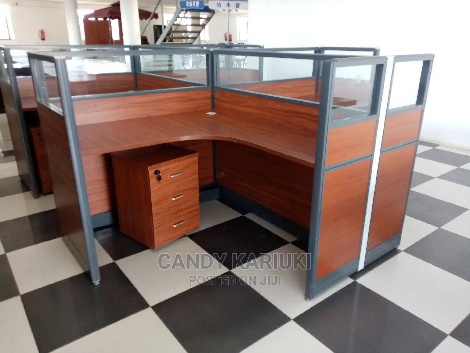 Elegant 4 Way Workstation