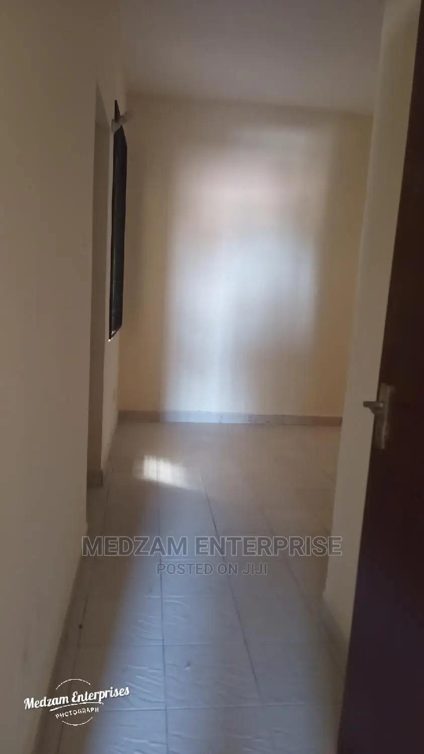 3bdrm Apartment in Kisimani, Ziwa la Ngombe for rent
