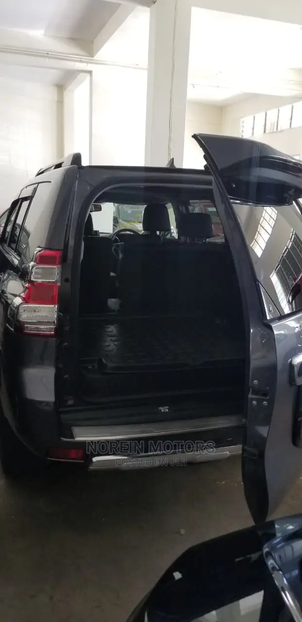 Toyota Land Cruiser Prado 2015 Gray