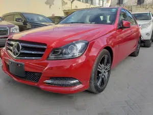 Mercedes-Benz C180 2014 Red
