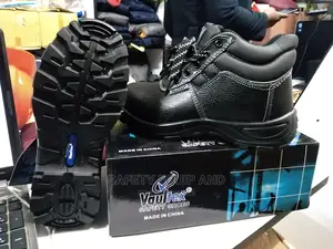 Safety Boots With 2 Yrs Guarantee