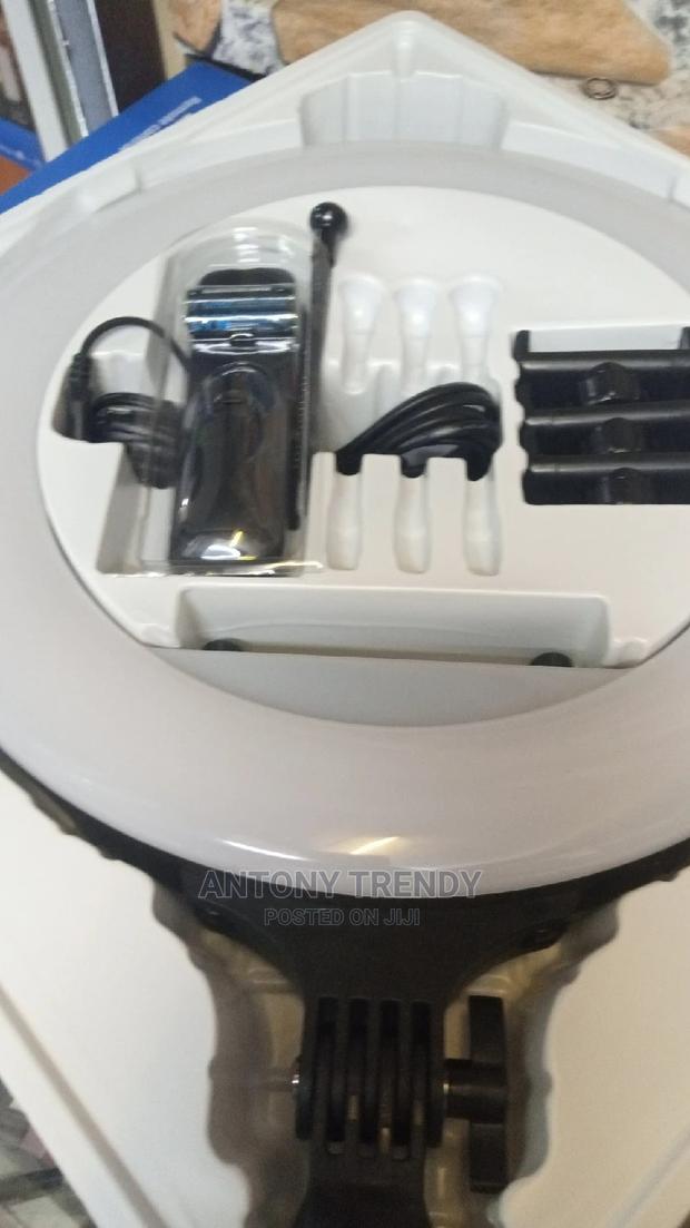 Ringlight Rl-14 Has Three Holders A Remote Tripod 2.1m - thumbnail 4