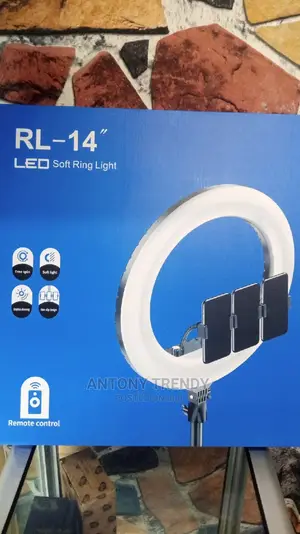 Ringlight Rl-14 Has Three Holders a Remote Tripod 2.1m