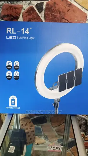 Ringlight Rl-14 Has Three Holders a Remote Tripod 2.1m