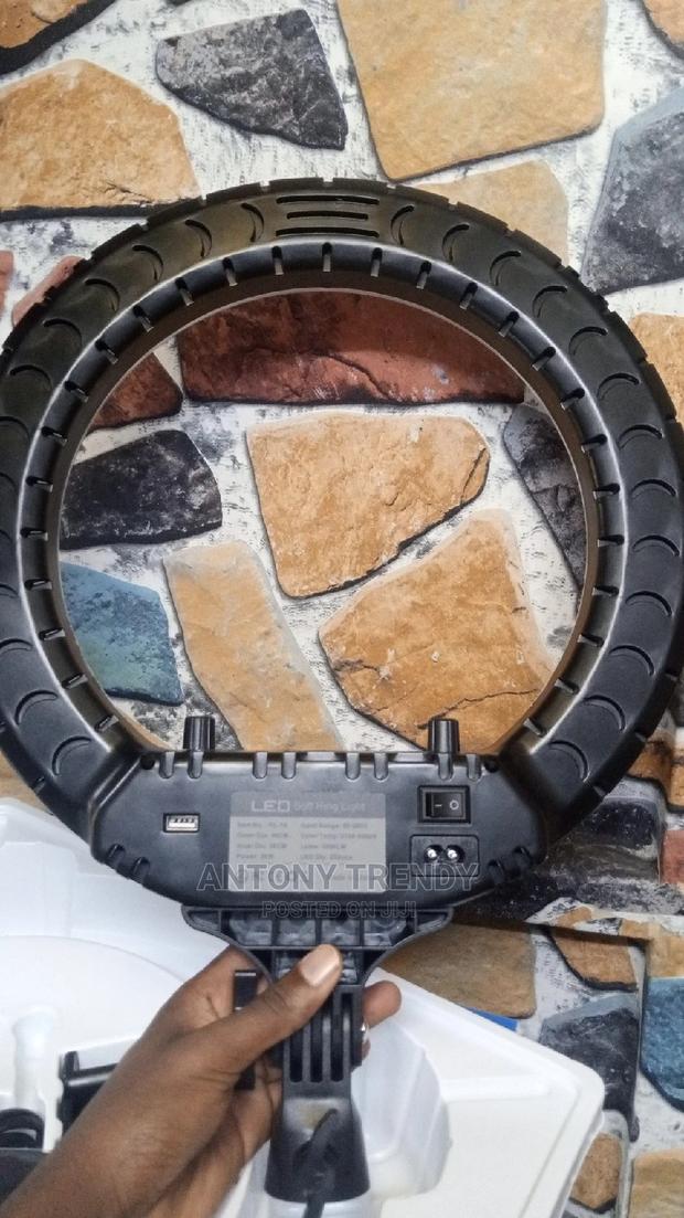 Ringlight Rl-14 Has Three Holders A Remote Tripod 2.1m - thumbnail 7