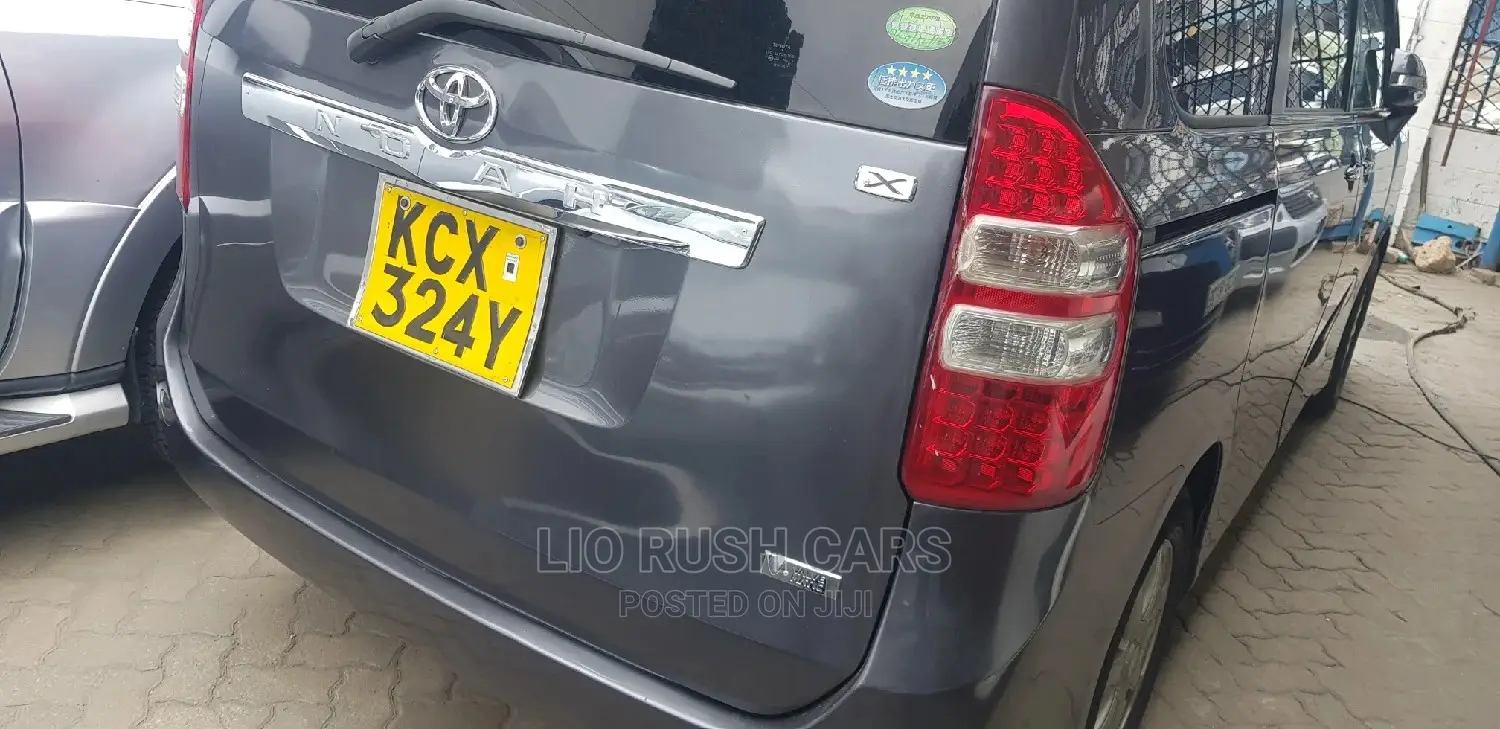 Toyota Noah 2012 Gray