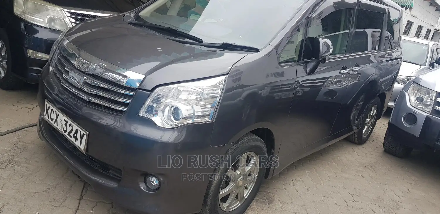 Toyota Noah 2012 Gray