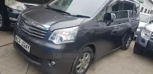 Toyota Noah 2012 Gray