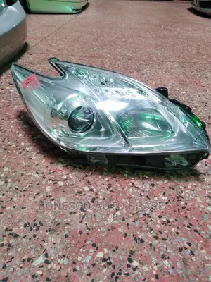 Toyota Prius 2012 Nonxenon Headlights/ Headlamp