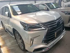 Lexus LX 570 AWD 2016 White