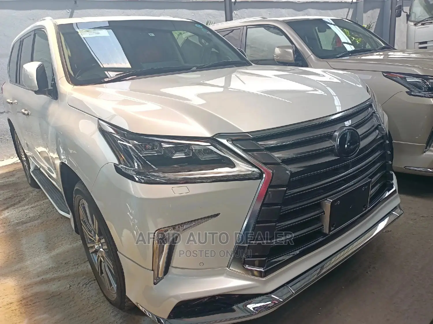 Lexus LX 570 AWD 2016 White