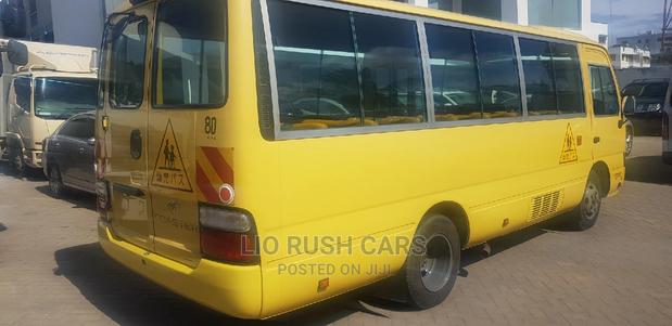 New Isuzu Executive Bus 2014 - thumbnail 3