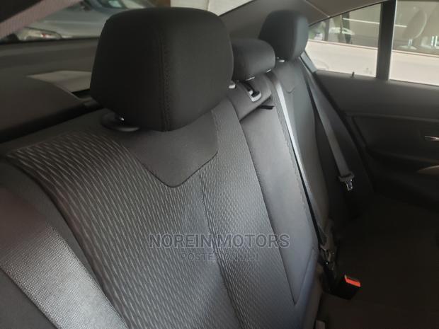 BMW 320i 2014 Gray - thumbnail 10