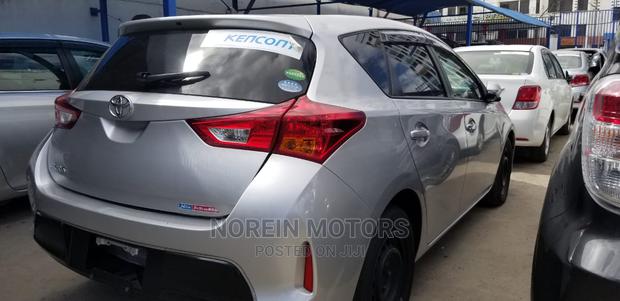 Toyota Auris 2015 Silver - thumbnail 2