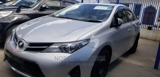 Toyota Auris 2015 Silver - main view